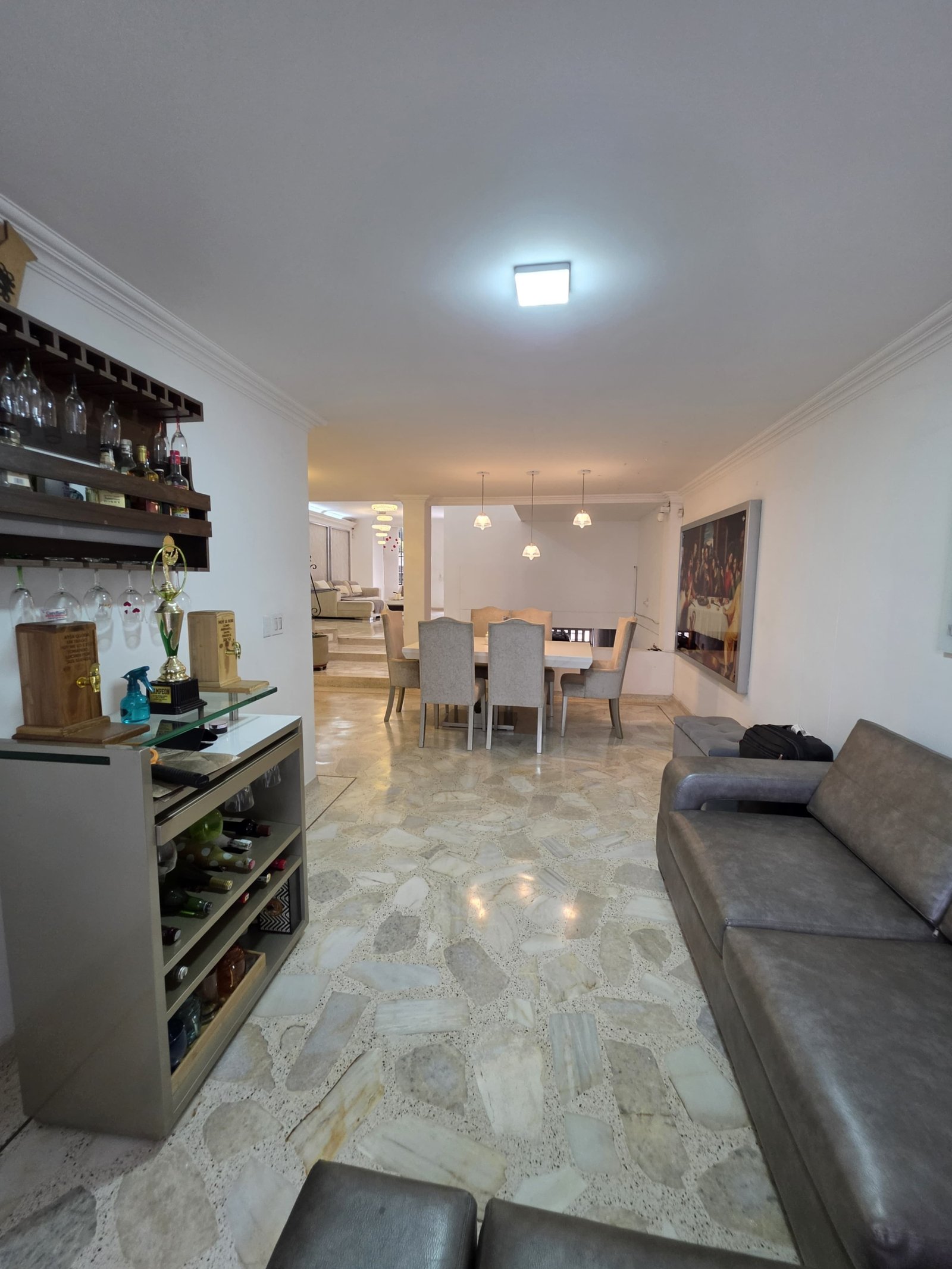Casa en venta en el Ingenio Cali de 440 metros de 3 niveles