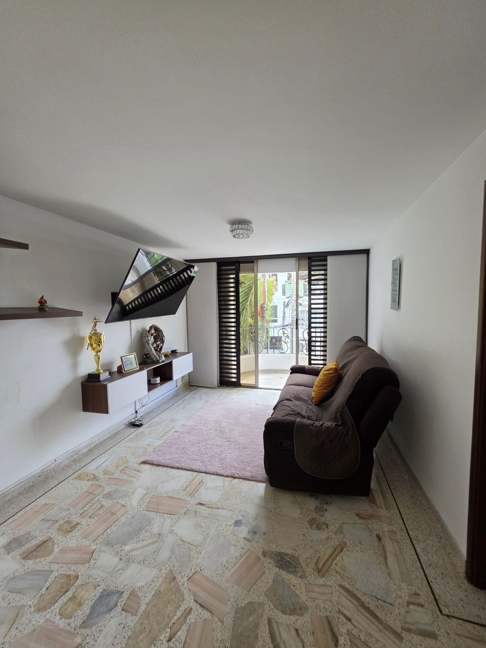 Casa en venta en el Ingenio Cali de 440 metros de 3 niveles