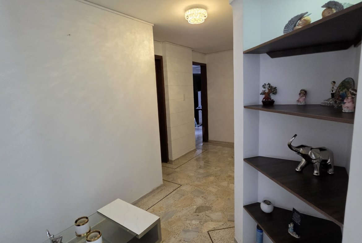 Casa en venta en el Ingenio Cali de 440 metros de 3 niveles