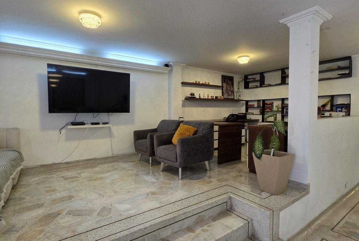 Casa en venta en el Ingenio Cali de 440 metros de 3 niveles