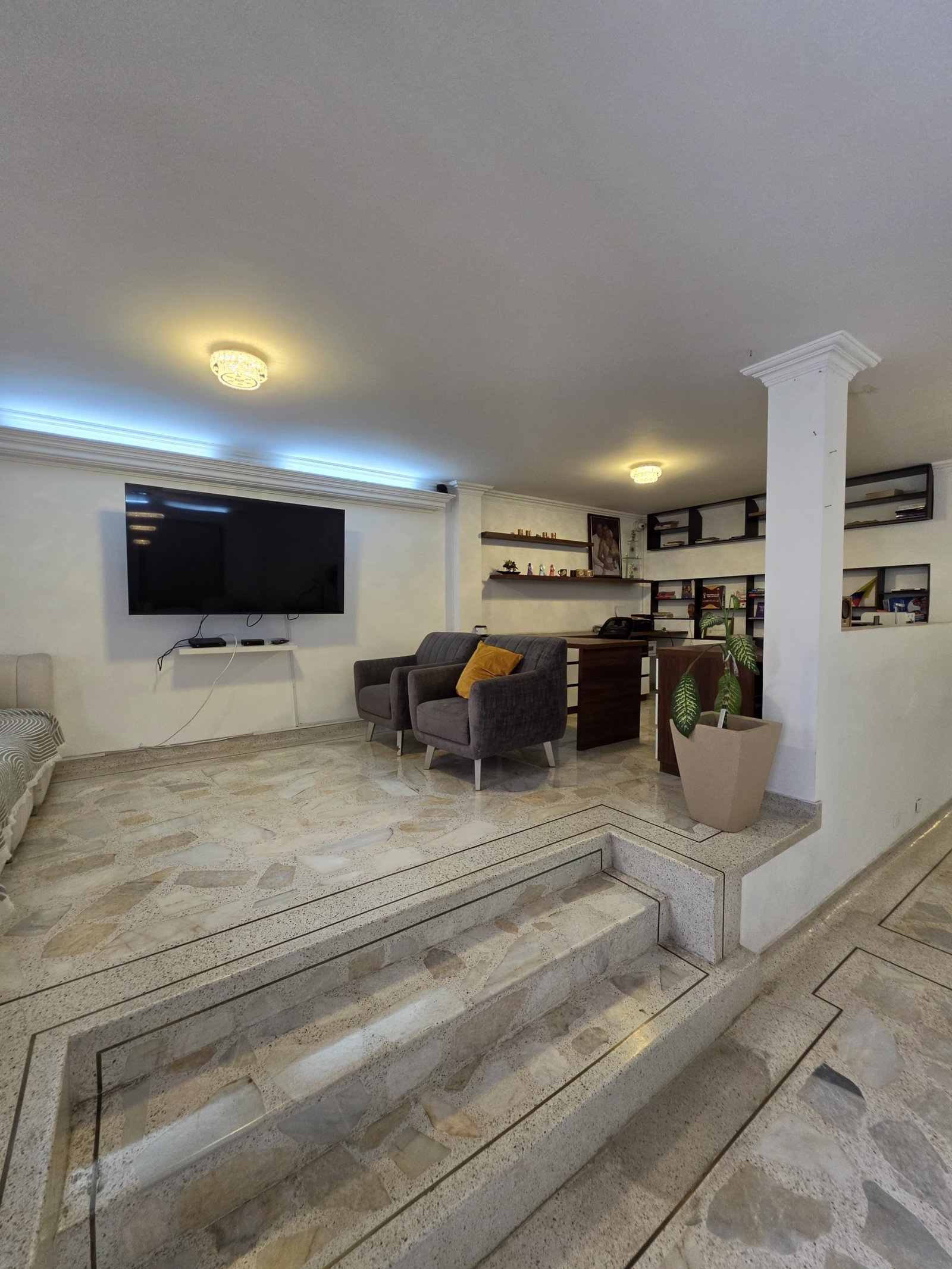Casa en venta en el Ingenio Cali de 440 metros de 3 niveles