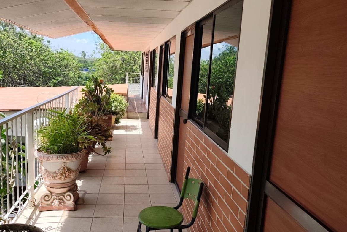 PROPIEDAD DE 600 M2, HOSTAL, LOCALES COMERCIALES Y CASA LOTE EN SANTA MARTA
