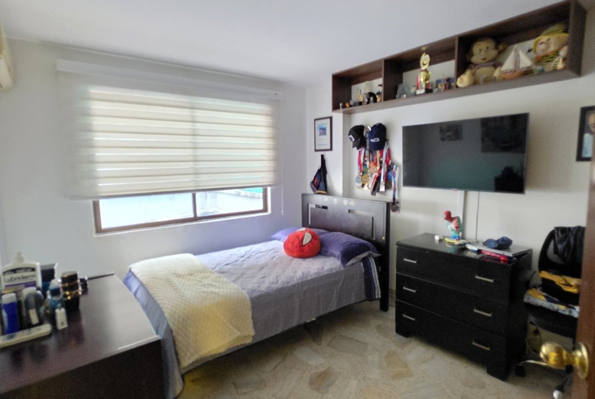 Casa en venta en el Ingenio Cali de 440 metros de 3 niveles