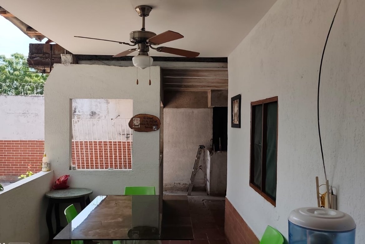 PROPIEDAD DE 600 M2, HOSTAL, LOCALES COMERCIALES Y CASA LOTE EN SANTA MARTA