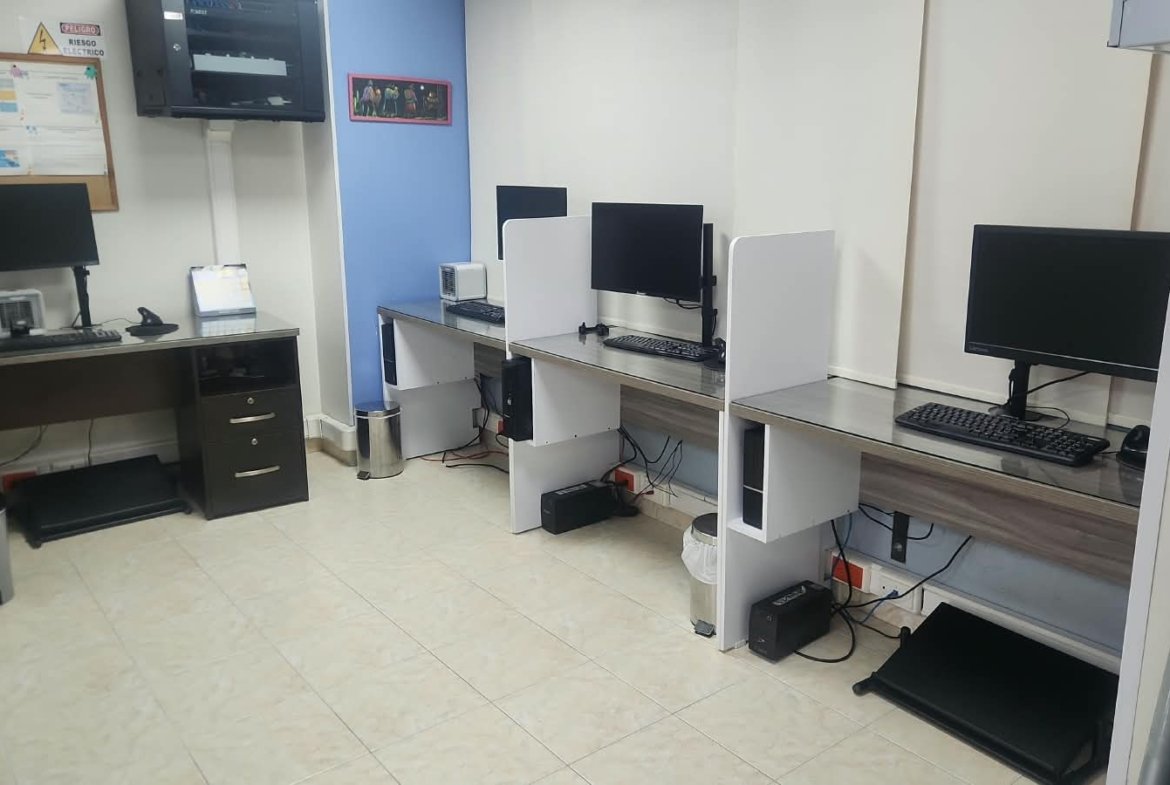 Oficina en venta ubicada en Rovira Plaza con parqueadero, Bucaramanga