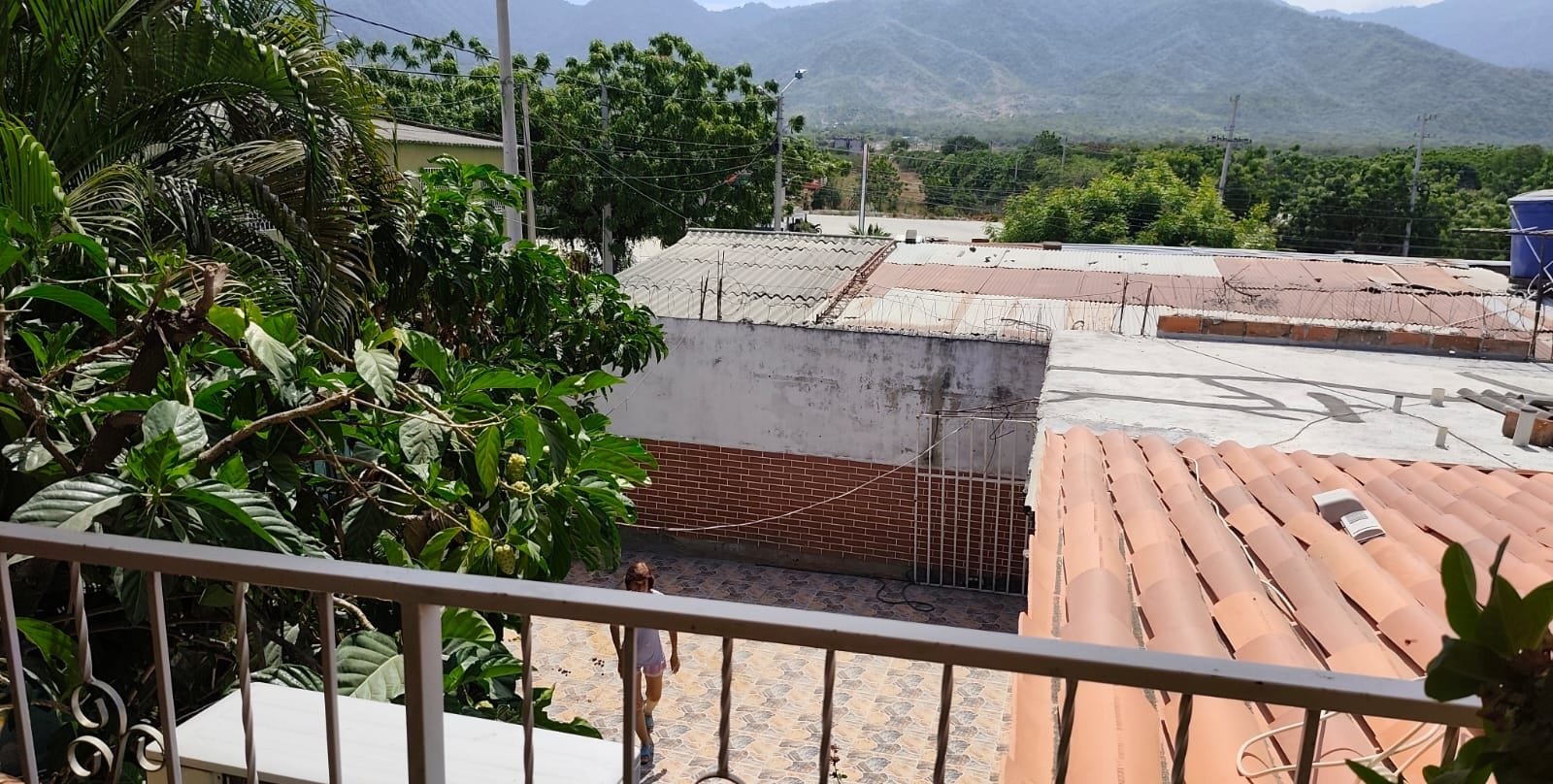 PROPIEDAD DE 600 M2, HOSTAL, LOCALES COMERCIALES Y CASA LOTE EN SANTA MARTA