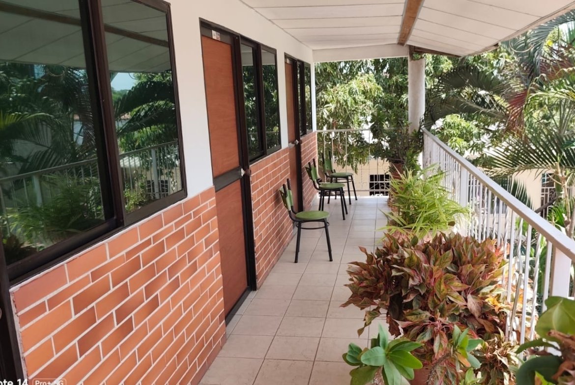 PROPIEDAD DE 600 M2, HOSTAL, LOCALES COMERCIALES Y CASA LOTE EN SANTA MARTA