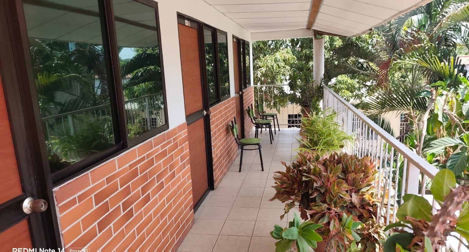 PROPIEDAD DE 600 M2, HOSTAL, LOCALES COMERCIALES Y CASA LOTE EN SANTA MARTA
