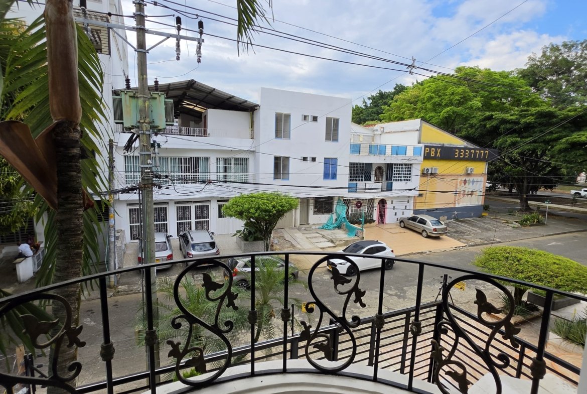 Casa en venta en el Ingenio Cali de 440 metros de 3 niveles