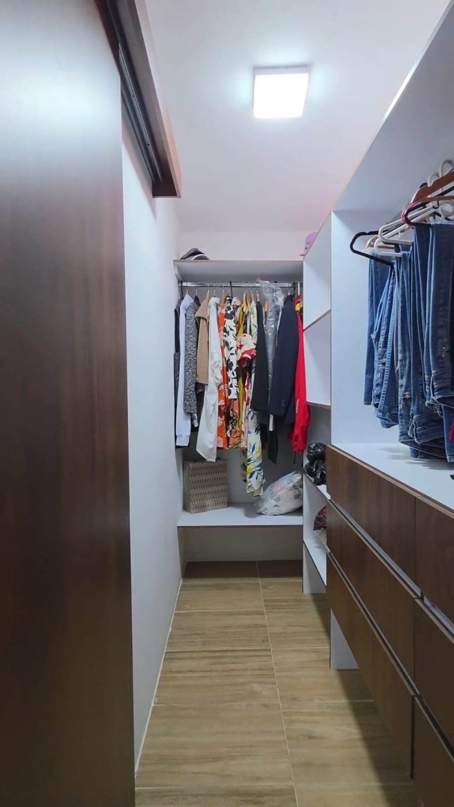 Casa en venta en el Ingenio Cali de 440 metros de 3 niveles