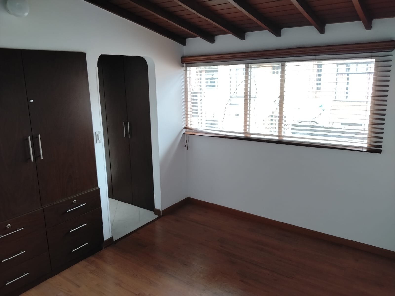 WhatsApp Image 2026-09-07 at 2.31.44 PM VENTA APARTAMENTO DUPLEX QUINTA PAREDES