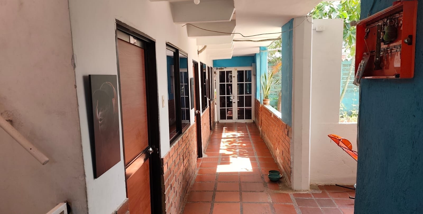 PROPIEDAD DE 600 M2, HOSTAL, LOCALES COMERCIALES Y CASA LOTE EN SANTA MARTA