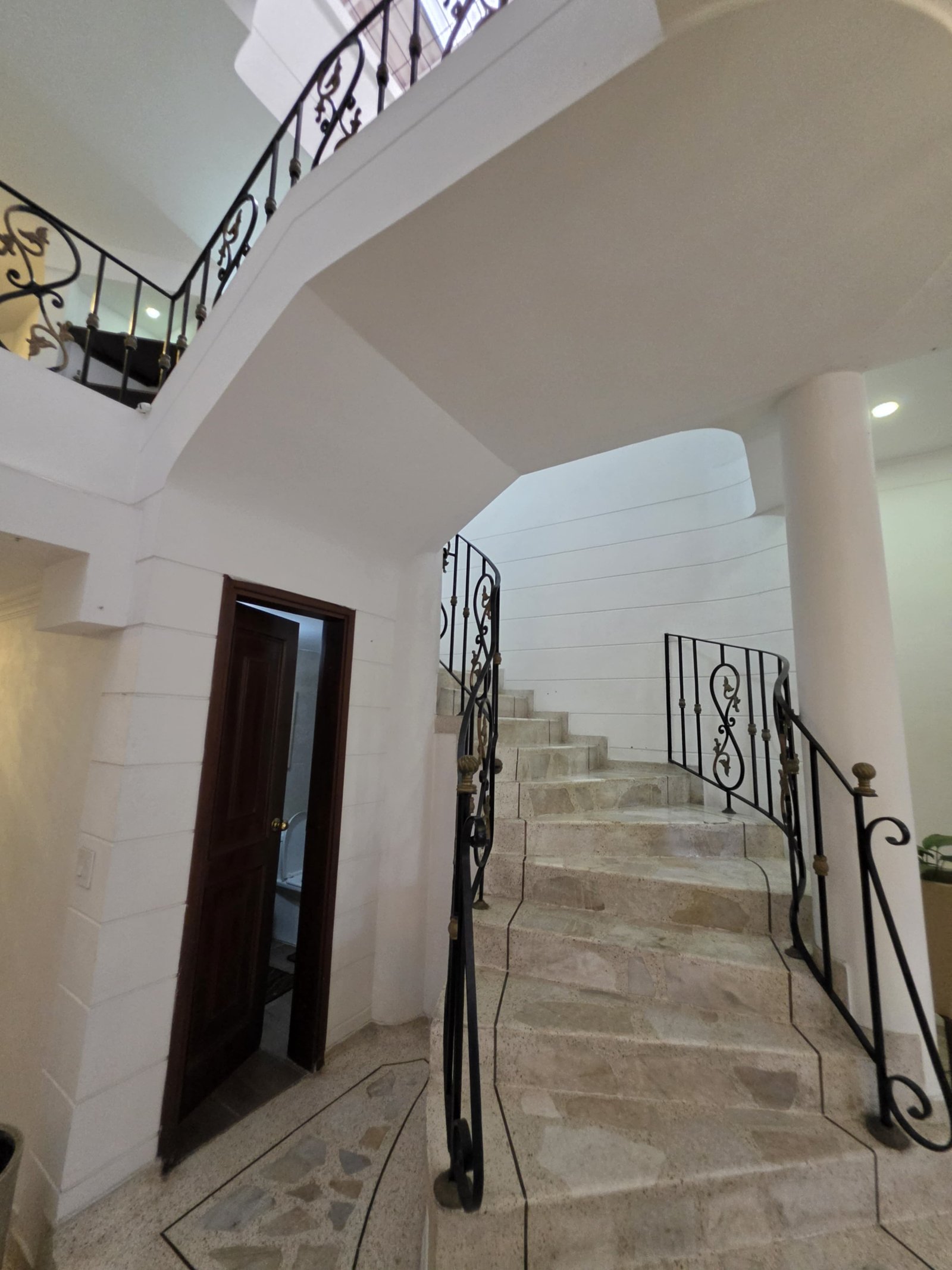 Casa en venta en el Ingenio Cali de 440 metros de 3 niveles