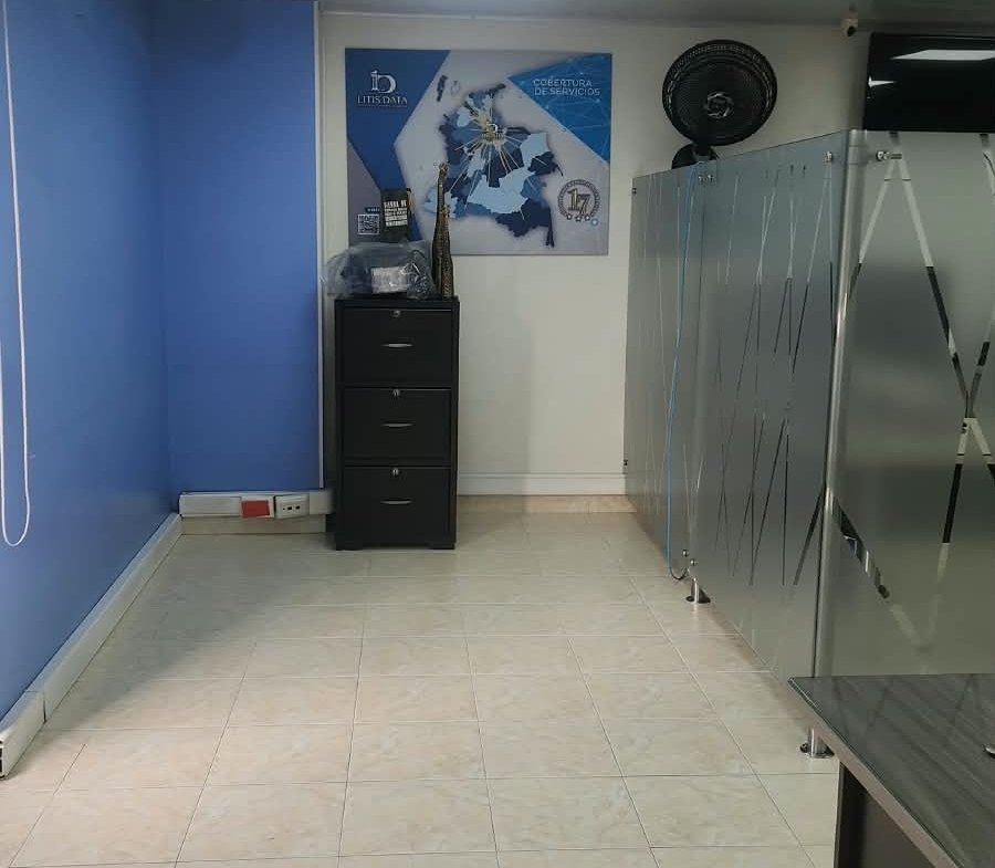 Oficina en venta ubicada en Rovira Plaza con parqueadero, Bucaramanga