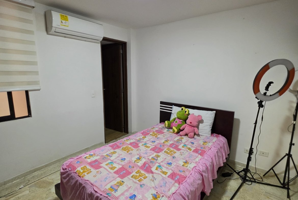 Casa en venta en el Ingenio Cali de 440 metros de 3 niveles