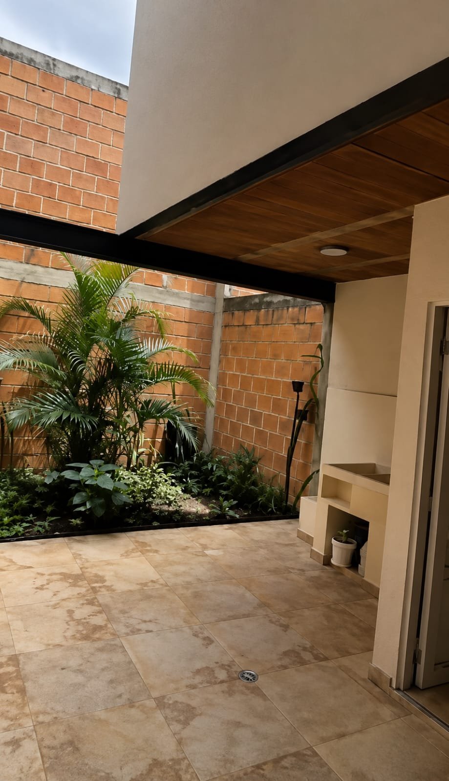cae4ed74-0b55-4ec4-8aff-6eeca85e7c2f Casa con 2 apartamentos independientes en venta en Florida, Valle del Cauca