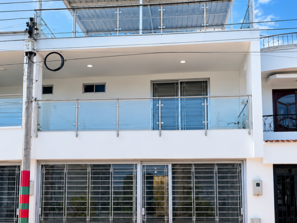 Venta de Casa en Cúcuta, barrio La Ceiba de 3 niveles