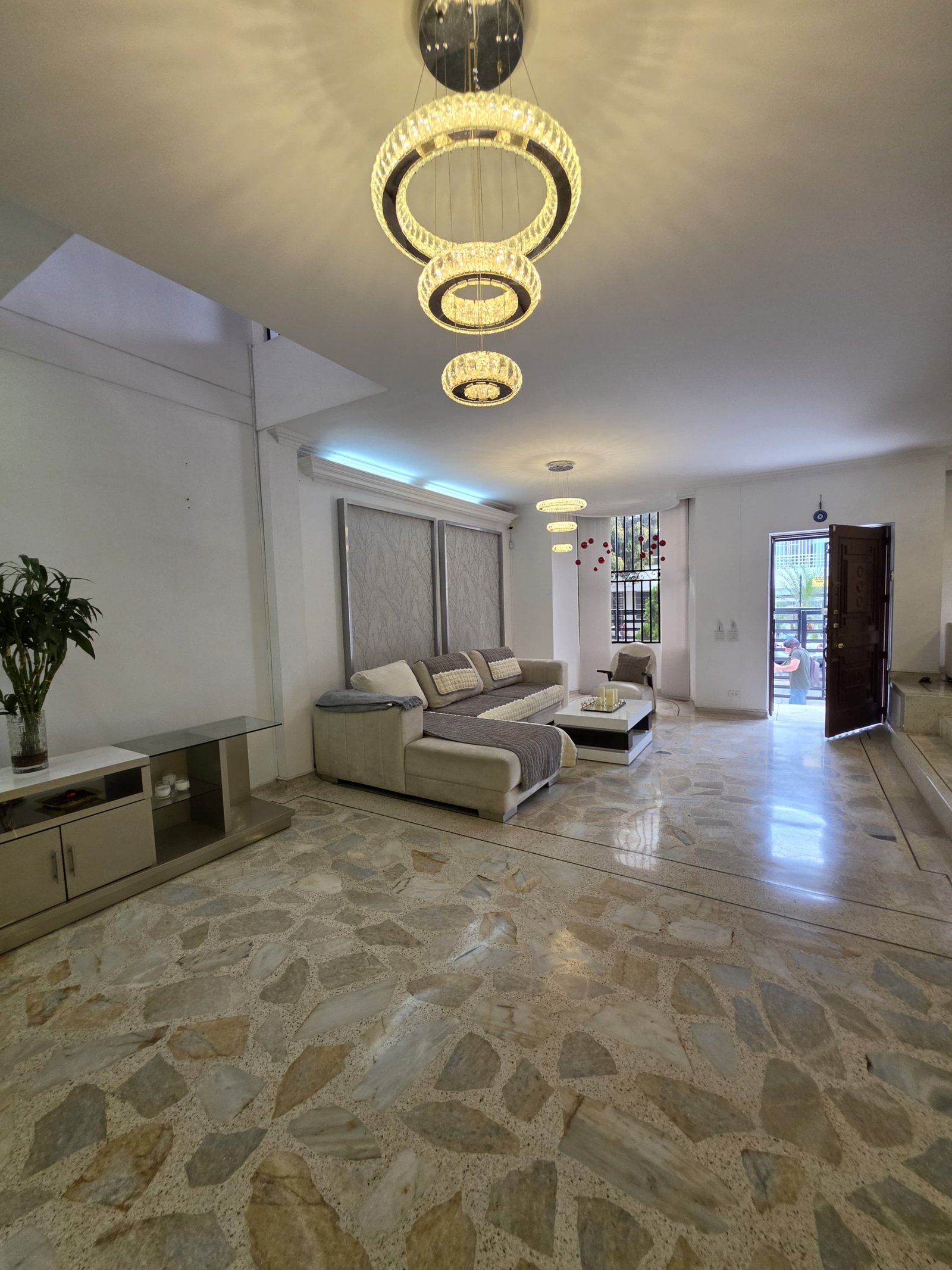 Casa en venta en el Ingenio Cali de 440 metros de 3 niveles