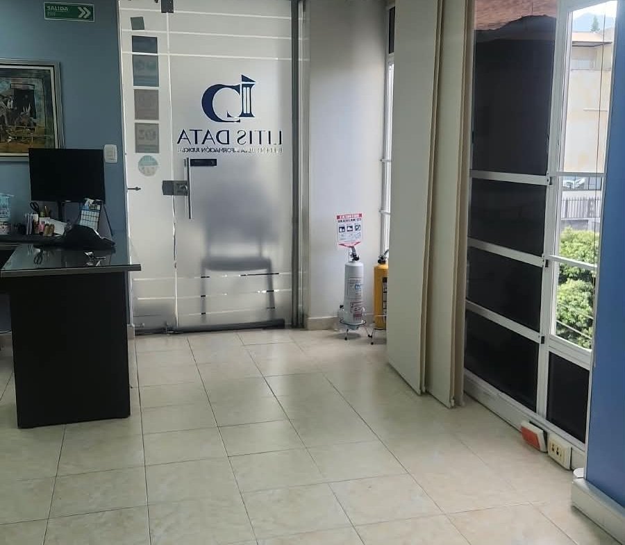Oficina en venta ubicada en Rovira Plaza con parqueadero, Bucaramanga
