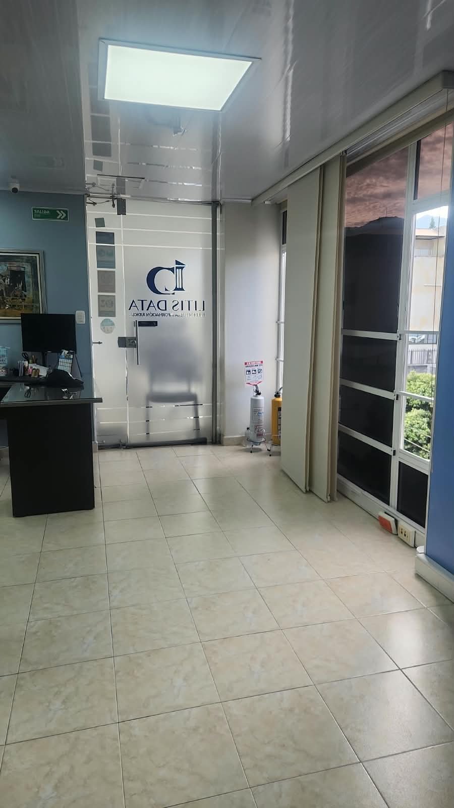 Oficina en venta ubicada en Rovira Plaza con parqueadero, Bucaramanga