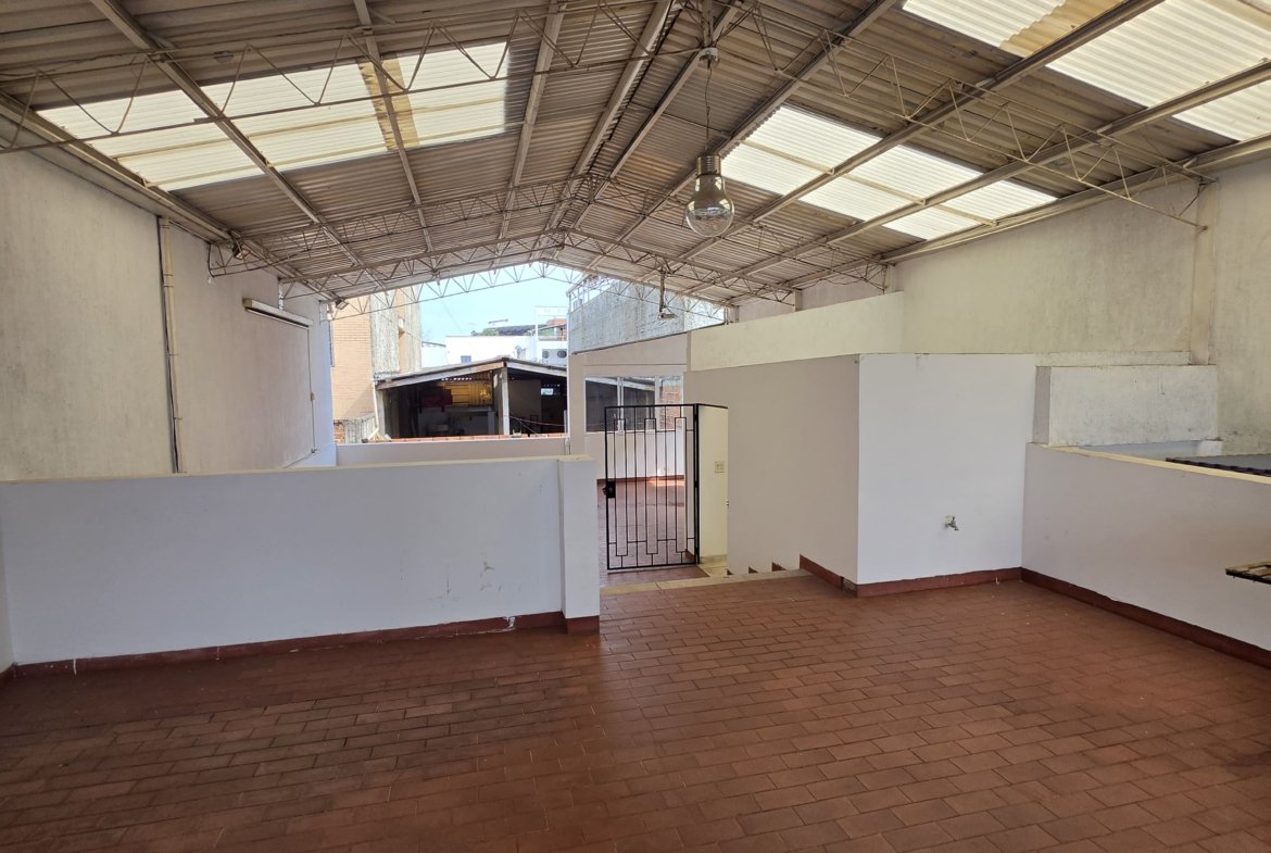 Casa en venta en el Ingenio Cali de 440 metros de 3 niveles