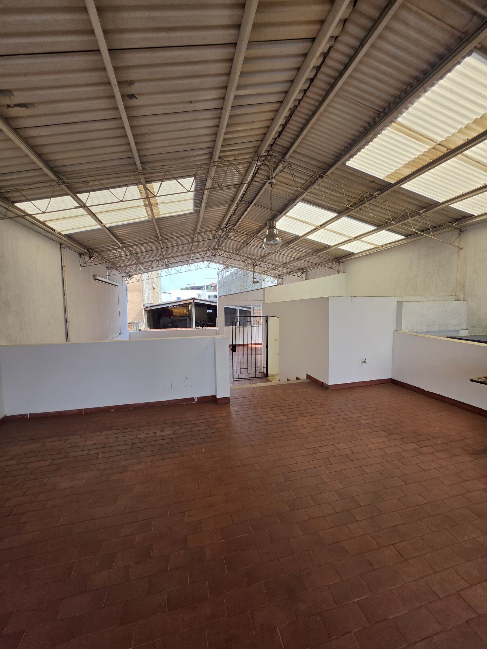 Casa en venta en el Ingenio Cali de 440 metros de 3 niveles
