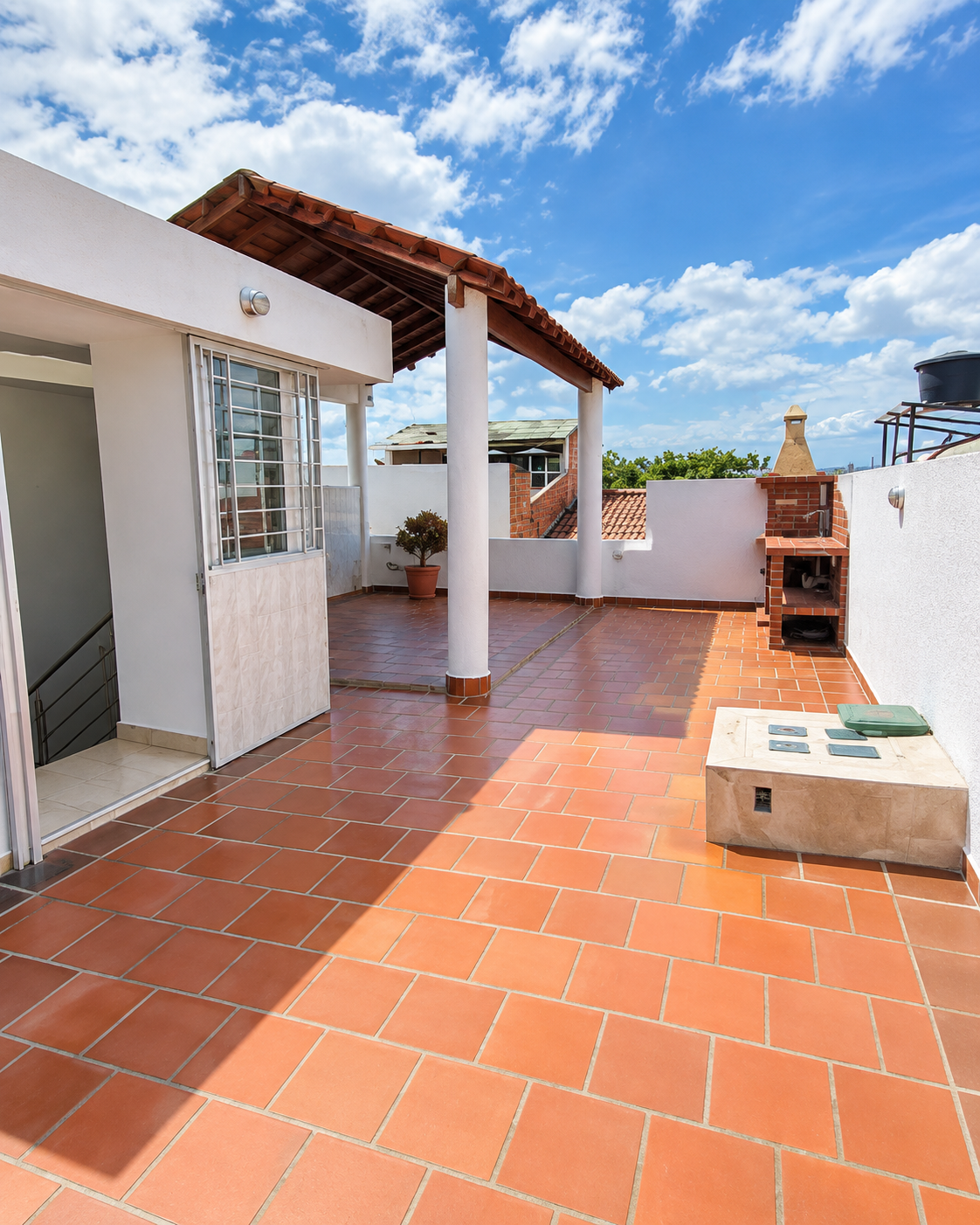ff7e0e0b-7851-4bbb-b139-4b90bf571e11 Venta de Casa en Cúcuta, barrio La Ceiba de 3 niveles