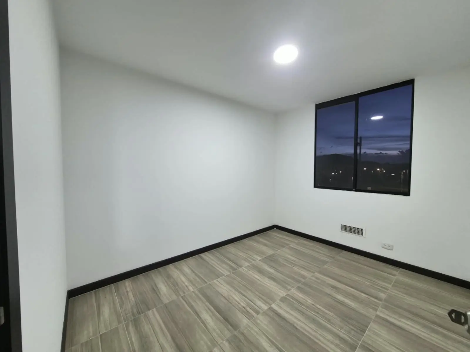 th.outside1200x1200.6a96e1d0d6817_infocdn__127842-5-1788270385jpg Apartamento en Arriendo en Fac, Madrid