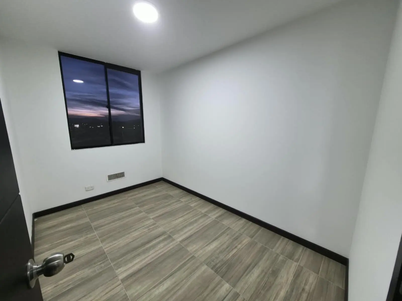 th.outside1200x1200.6a96e1d12f1f1_infocdn__127842-7-1788270383jpg Apartamento en Arriendo en Fac, Madrid