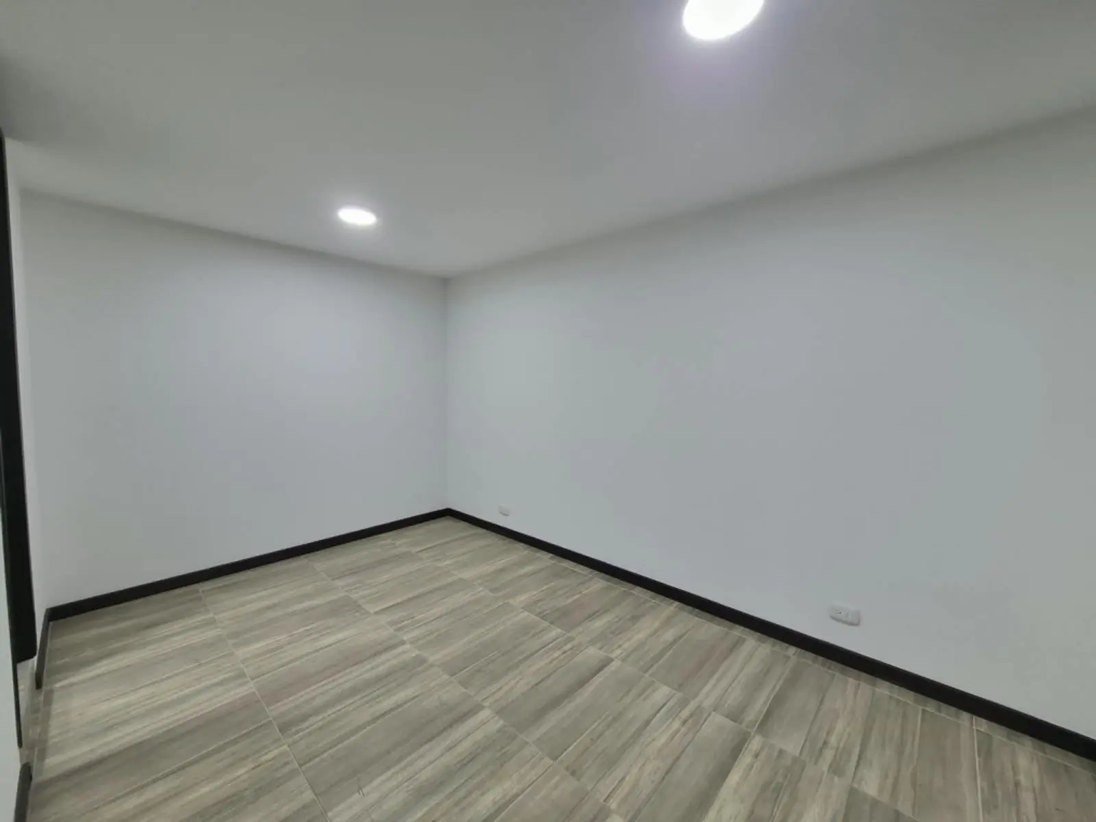 th.outside1200x1200.6a96e1d1bcae7_infocdn__127842-10-1788270383jpg Apartamento en Arriendo en Fac, Madrid