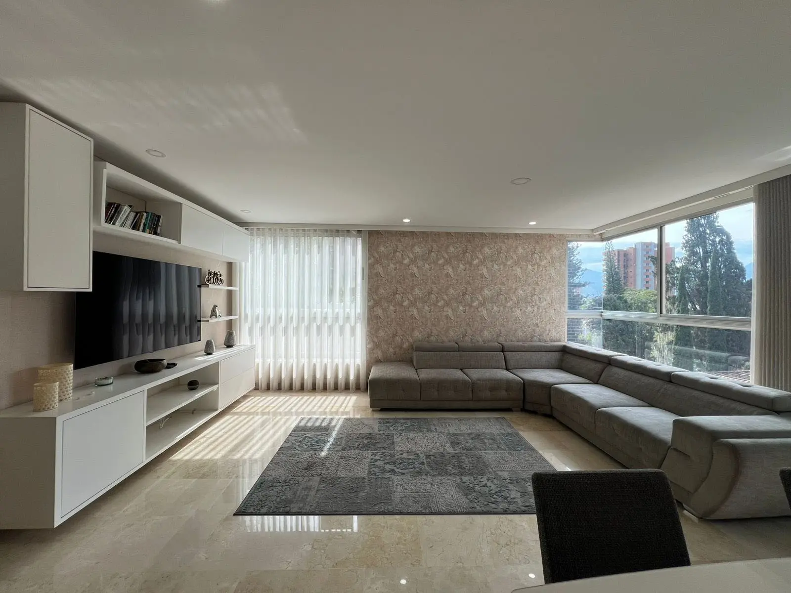 th.outside1200x1200.6a9ec9ed06c10_infocdn__rxmhvhtbiw8jt4ulzpn5kvlyqhum6qv2daaluuiojpg Apartamento en Arriendo en El Poblado, Medellín