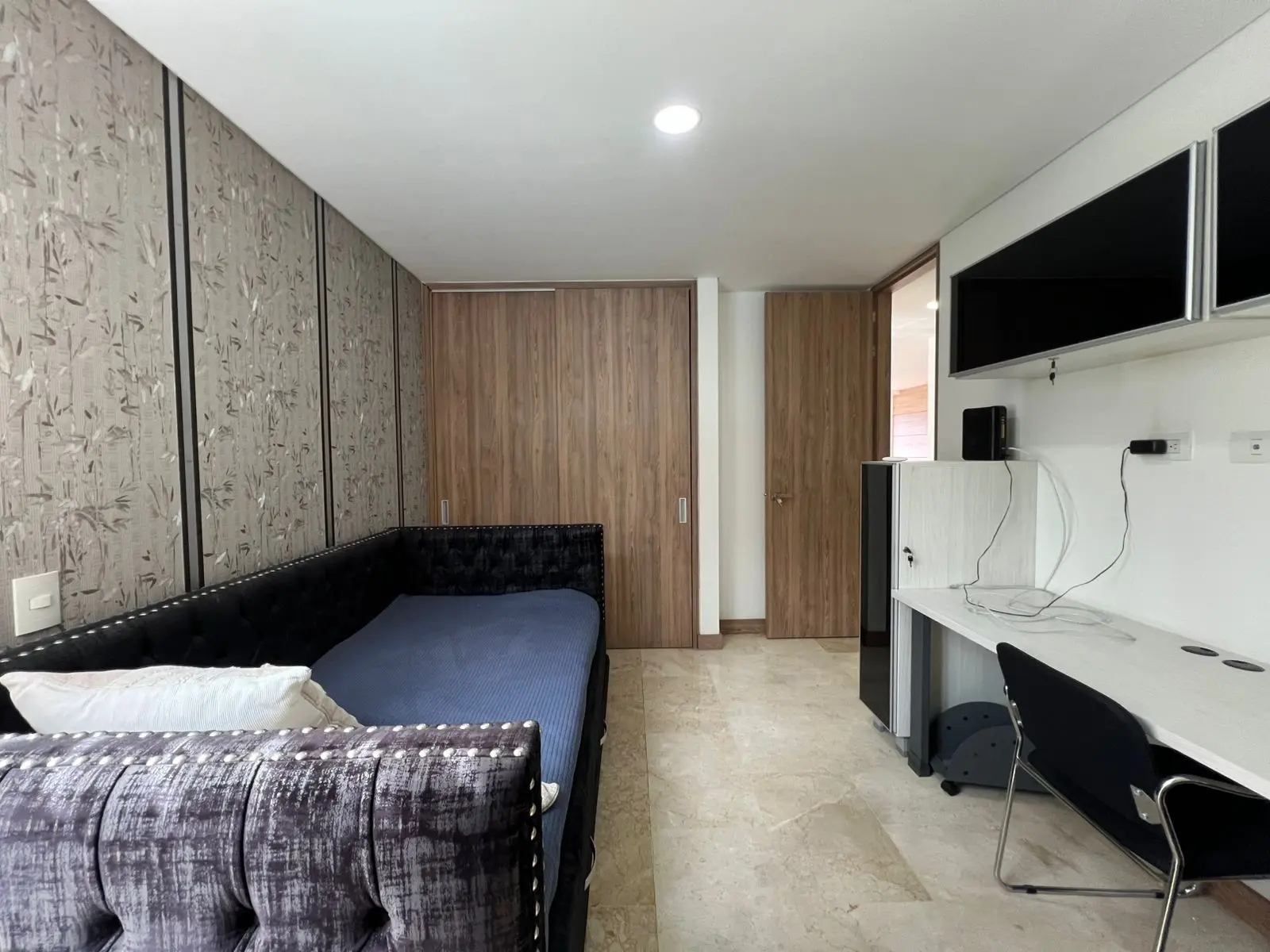 th.outside1200x1200.6a9ec9ed478d4_infocdn__n1nmao6ywyxxifn8yefzq3zcbbewvugvpv45yq5gjpg Apartamento en Arriendo en El Poblado, Medellín