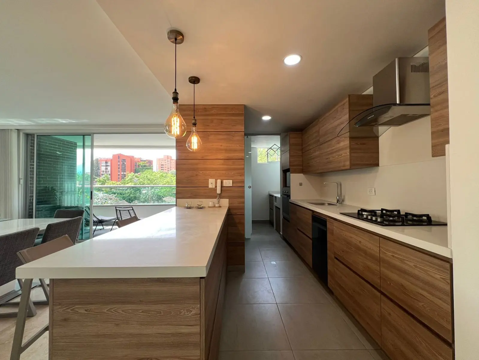 th.outside1200x1200.6a9ec9ee5beae_infocdn__fvnaqtbirehx7eekqpnknokkajt1hoiicyjzmunmjpg Apartamento en Arriendo en El Poblado, Medellín