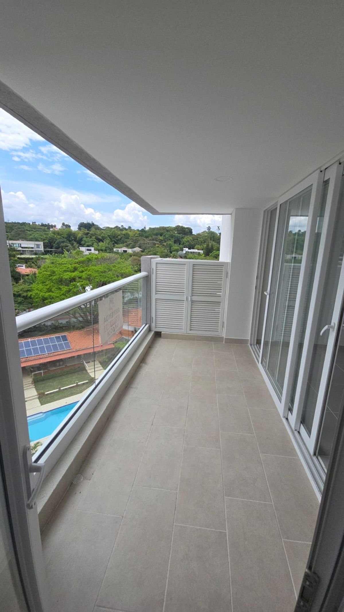 th.outside1200x1200.6a9ff9fe44a40_infocdn__mmkqtflqdk4p72loxhcdbxvrbbhrvpajrq1qegi6jpg Apartamento en Arriendo en Pance, Cali