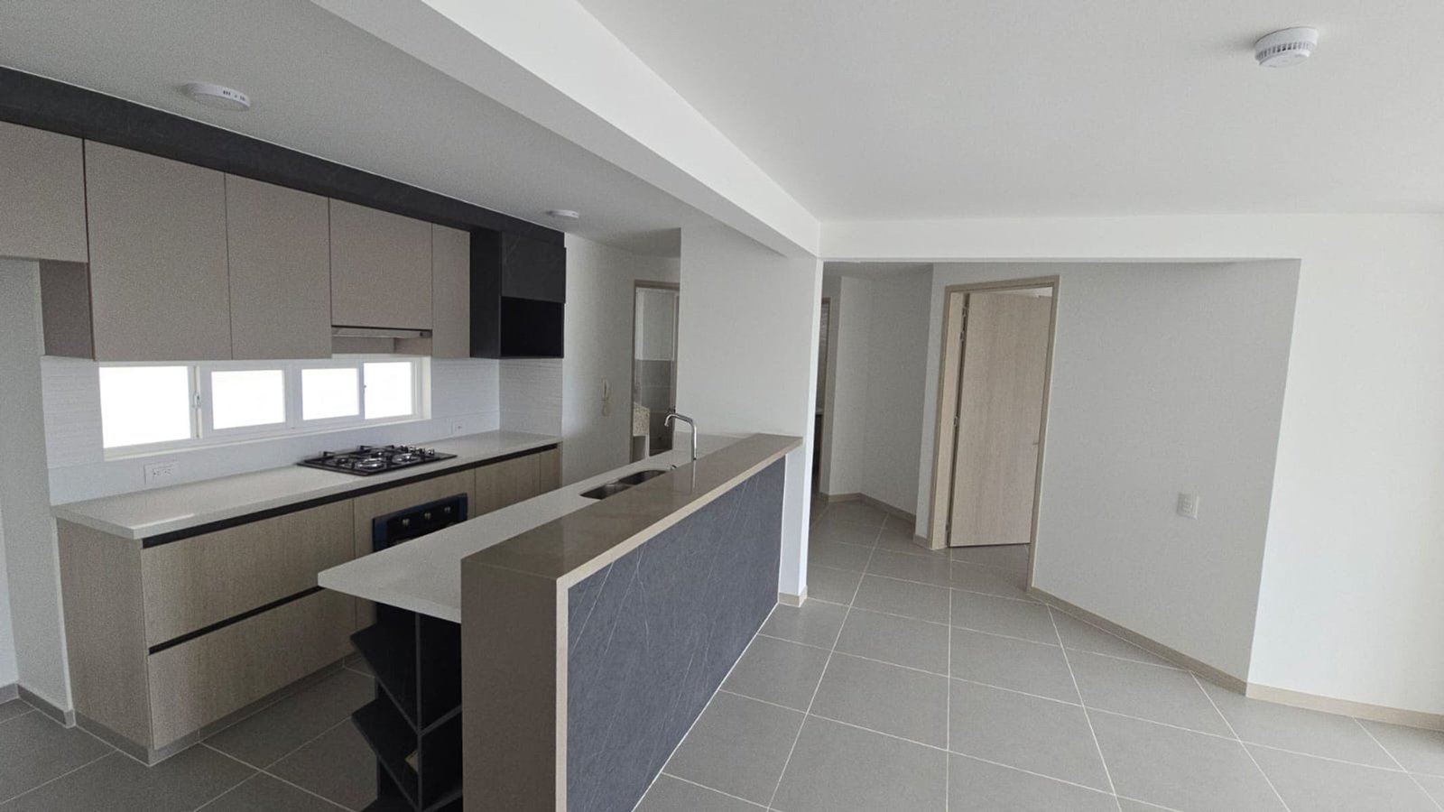 th.outside1200x1200.6a9ff9fe4f9c2_infocdn__9zeeelvoyjaiynamjufa9ev501lnnhmz309oqbl5jpg Apartamento en Arriendo en Pance, Cali