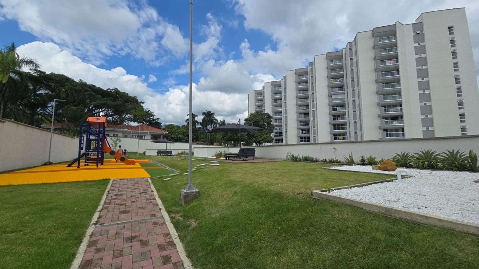 th.outside1200x1200.6a9ff9fe54d98_infocdn__vknttwrahsrowmqs6udrxaxq8j97gs2hfybpdgf0jpg Apartamento en Arriendo en Pance, Cali