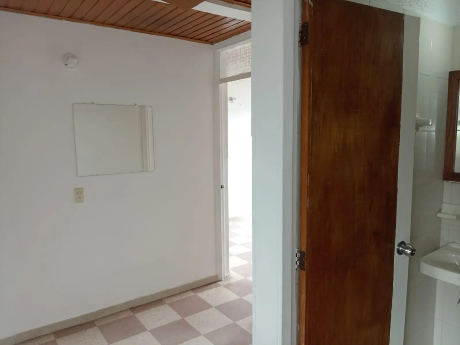 th.outside1200x1200.6aa4ef15455ba_infocdn__1978-5-1788277879jpg Apartamento en Arriendo en Suba, Bogotá