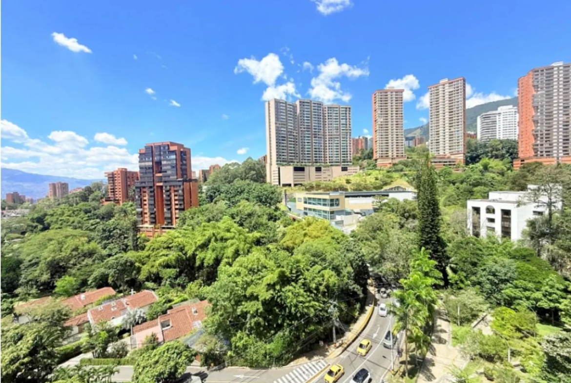Apartamento en Arriendo en El Campestre, Medellín
