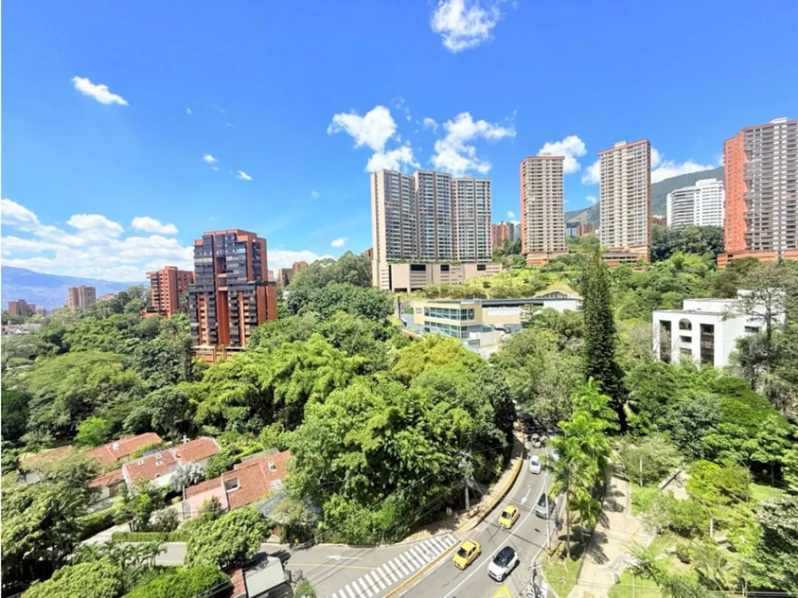 th.outside1200x1200.6aa55c1a7a402_infocdn__14115-1-1789189859-9jpg Apartamento en Arriendo en El Campestre, Medellín
