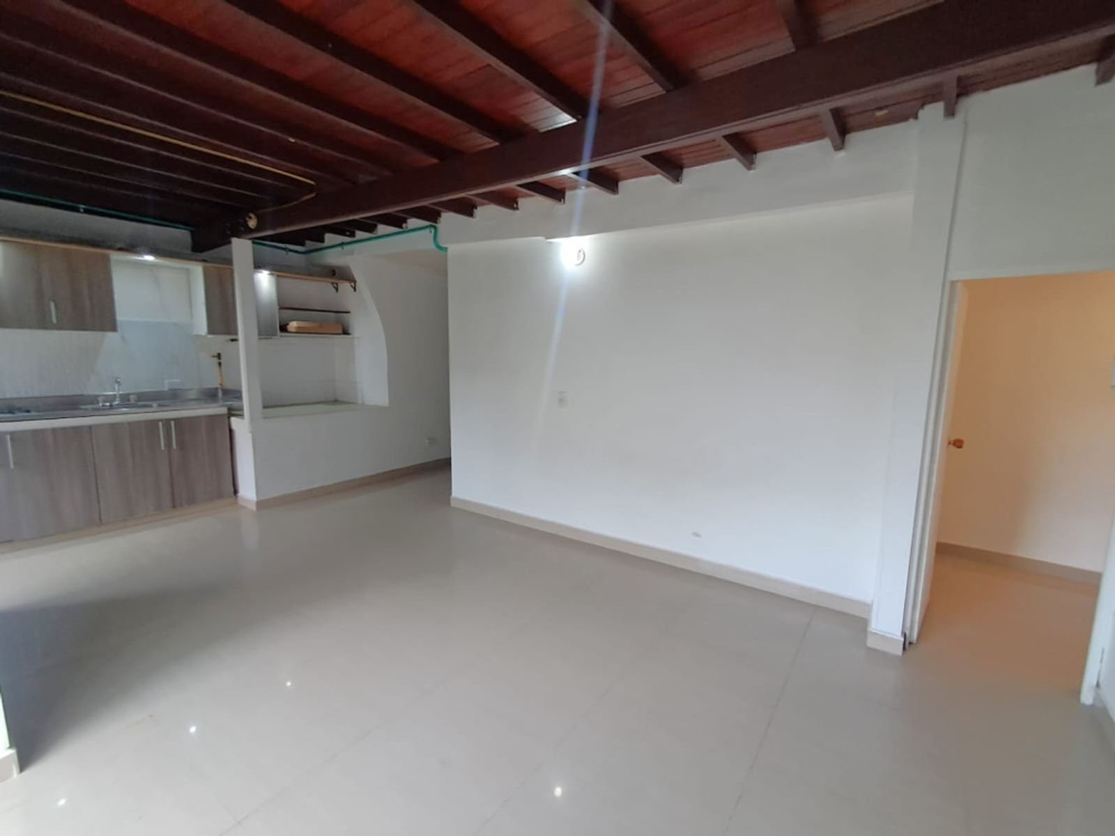 th.outside1200x1200.6aa55c697b1c8_infocdn__97663-1-1789218518-8jpg Apartamento en Arriendo en Cristo rey, Medellín