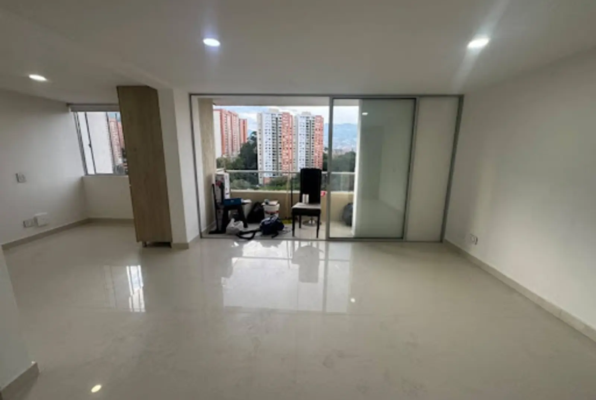 Apartamento en Arriendo en Loma de los bernal, Medellín