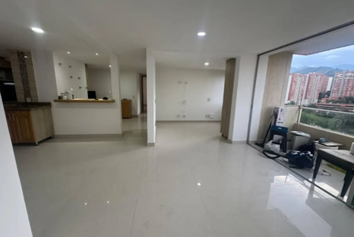 Apartamento en Arriendo en Loma de los bernal, Medellín