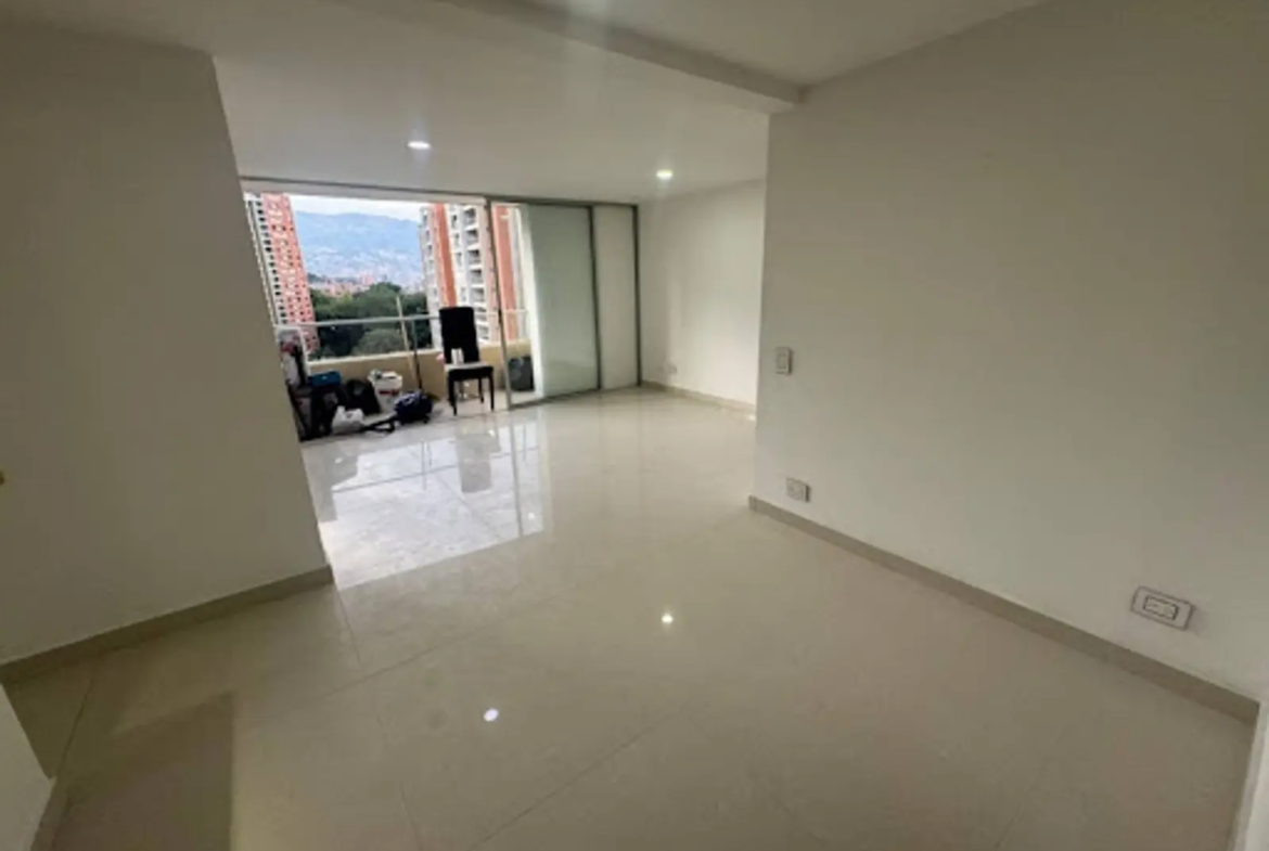 Apartamento en Arriendo en Loma de los bernal, Medellín