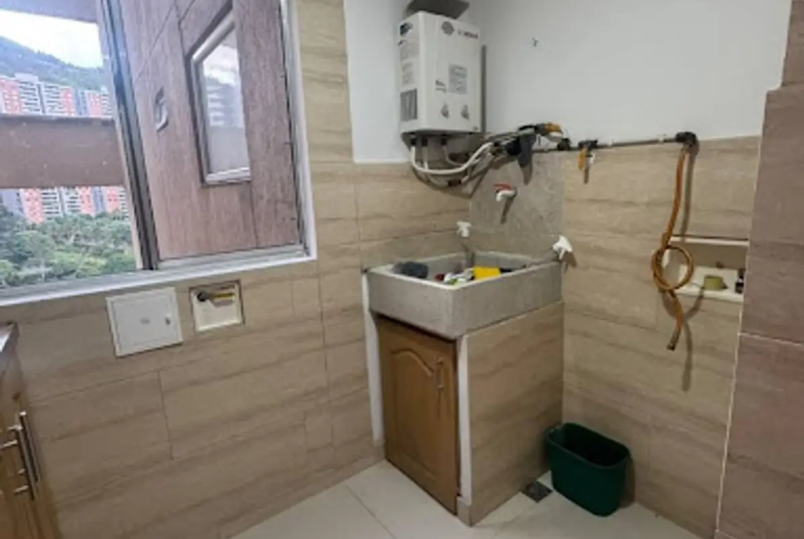 Apartamento en Arriendo en Loma de los bernal, Medellín