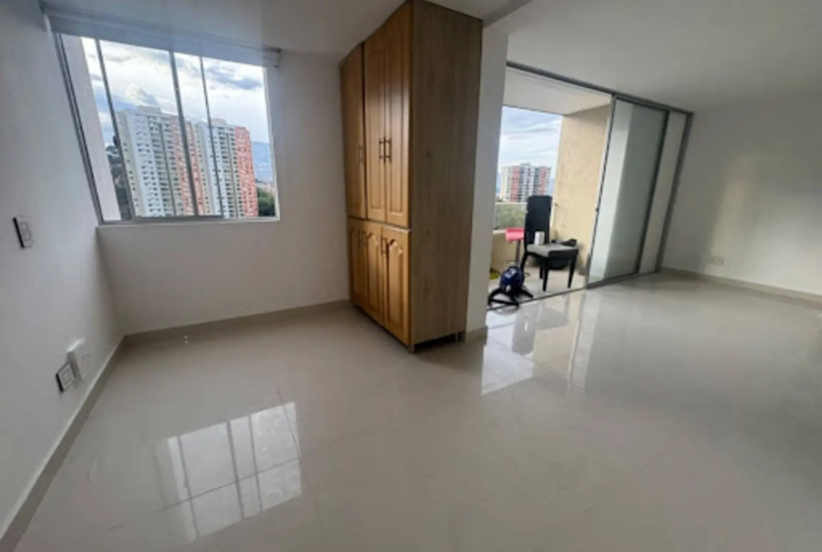 Apartamento en Arriendo en Loma de los bernal, Medellín