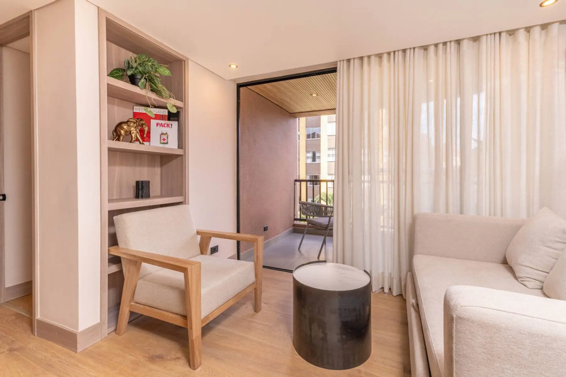 th.outside1200x1200.6aa7d588893d1_infocdn__tq4yb37ktkh4qynrlgtfcin0hte87ykq26uddbbhjpg Apartamento en Arriendo en Laureles, Medellín