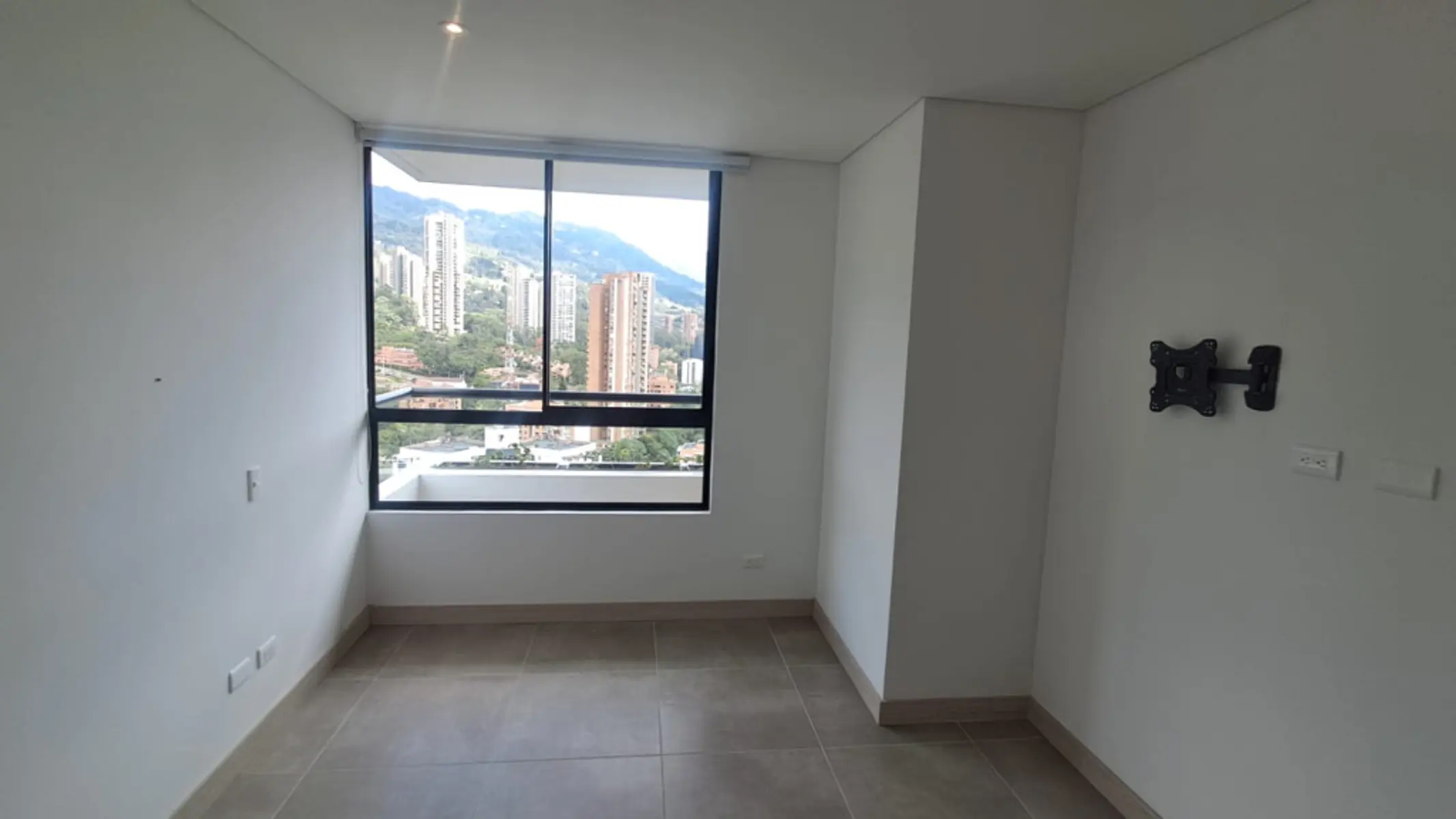 th.outside1200x1200.6aa80ac91e852_infocdn__31113-6-1789392476jpg Apartamento en Arriendo en El Poblado, Medellín
