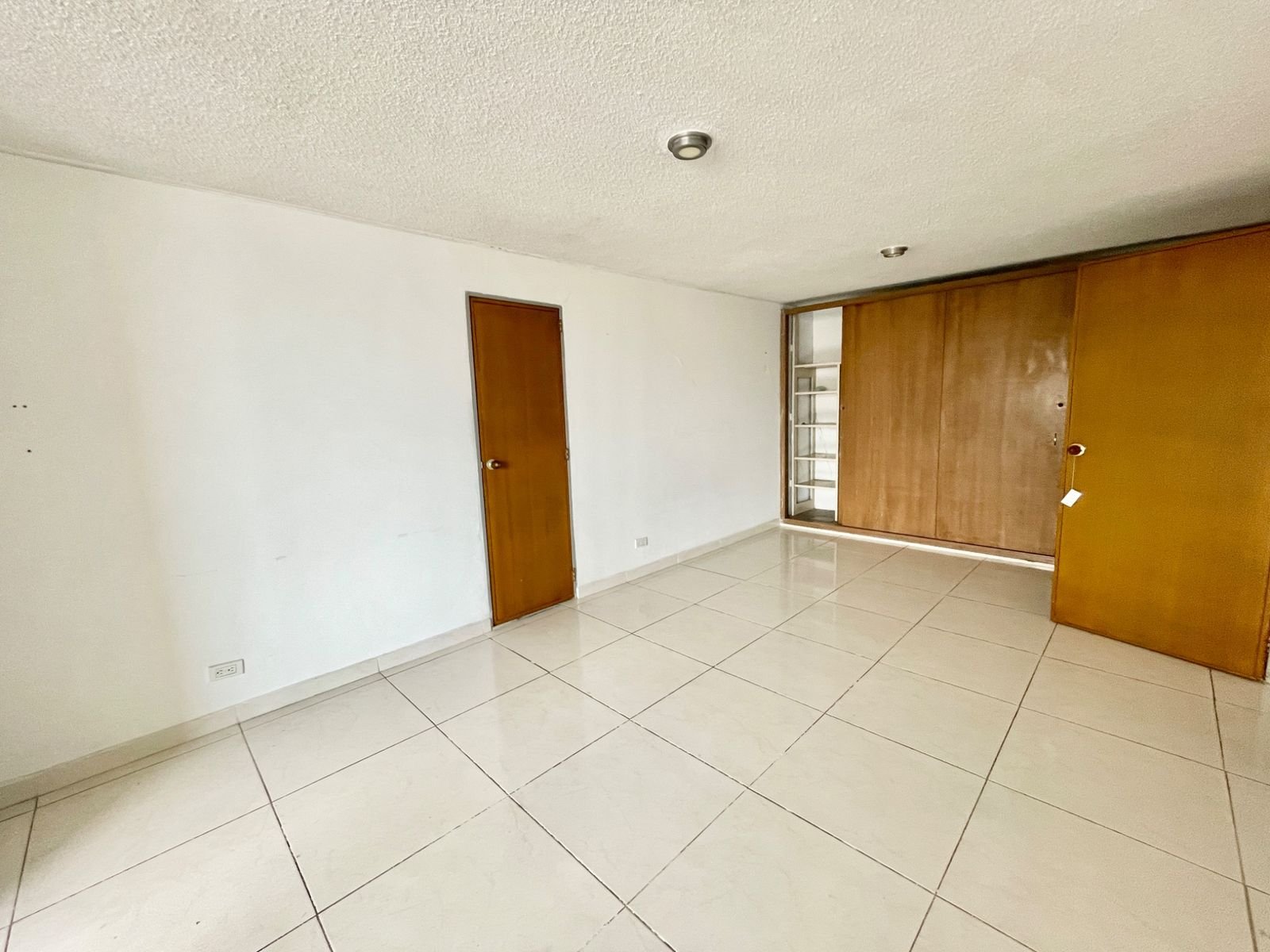 th.outside1200x1200.6ab27bda0eb25_infocdn__nvdyny9geh5kltjntjtojhc7botauj6klj9cnwawjpg Apartamento en Arriendo en Centro, Cali