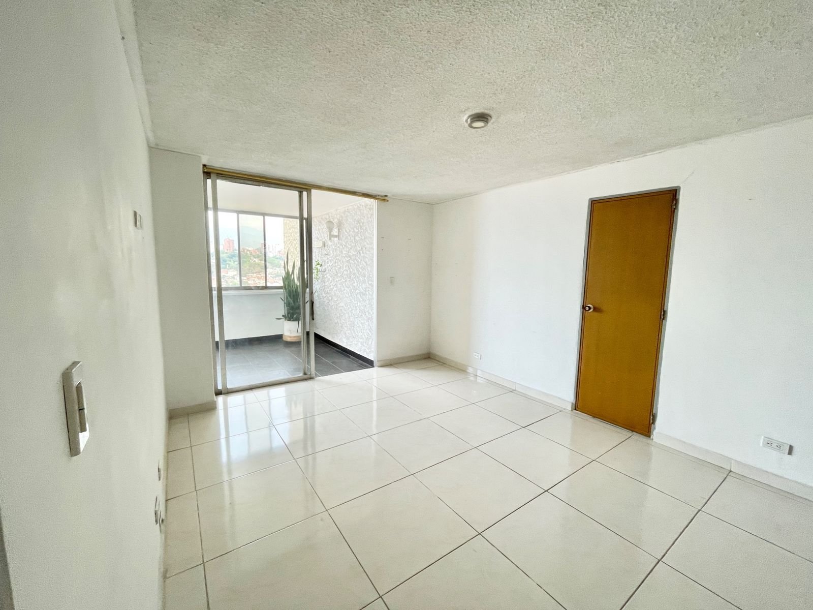 th.outside1200x1200.6ab27bda7e215_infocdn__qq7vxpghuutndwayxqwsngl2xj2hcom3jt5dm0cejpg Apartamento en Arriendo en Centro, Cali