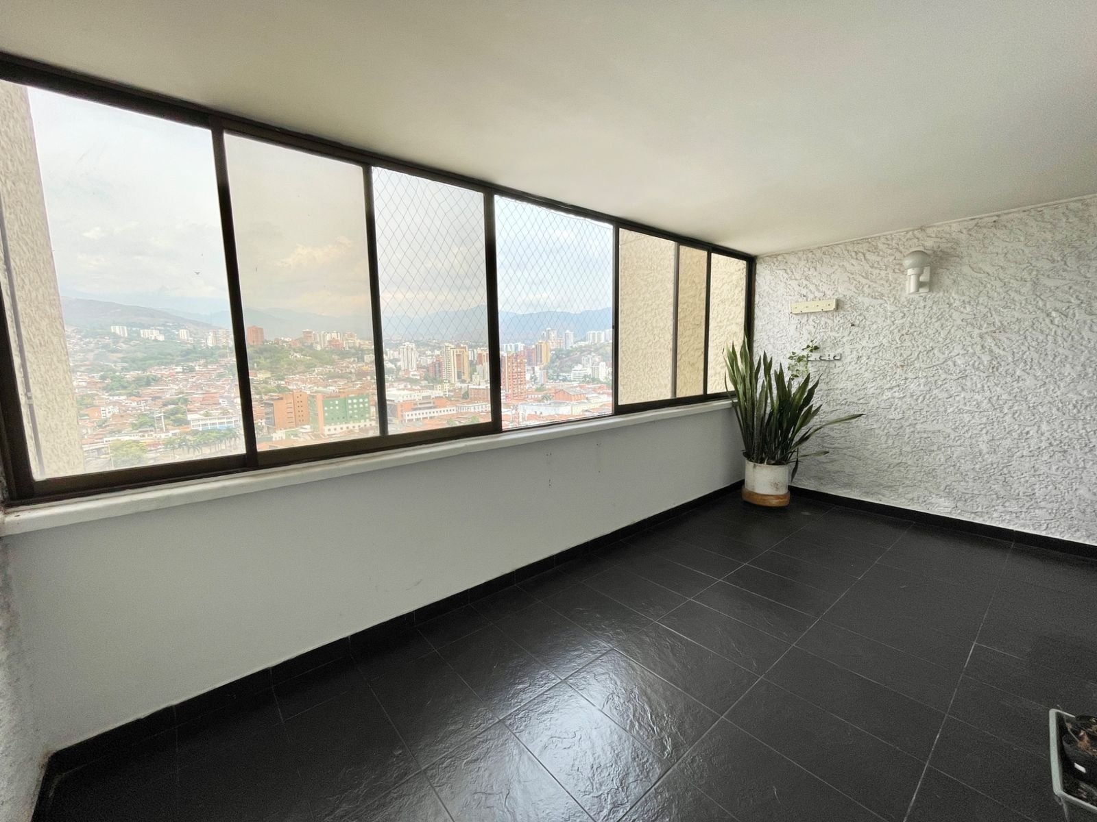 th.outside1200x1200.6ab27bda89ff9_infocdn__7r10qqiygnrrjslzvmdajqcacrh6khe2rngooztxjpg Apartamento en Arriendo en Centro, Cali